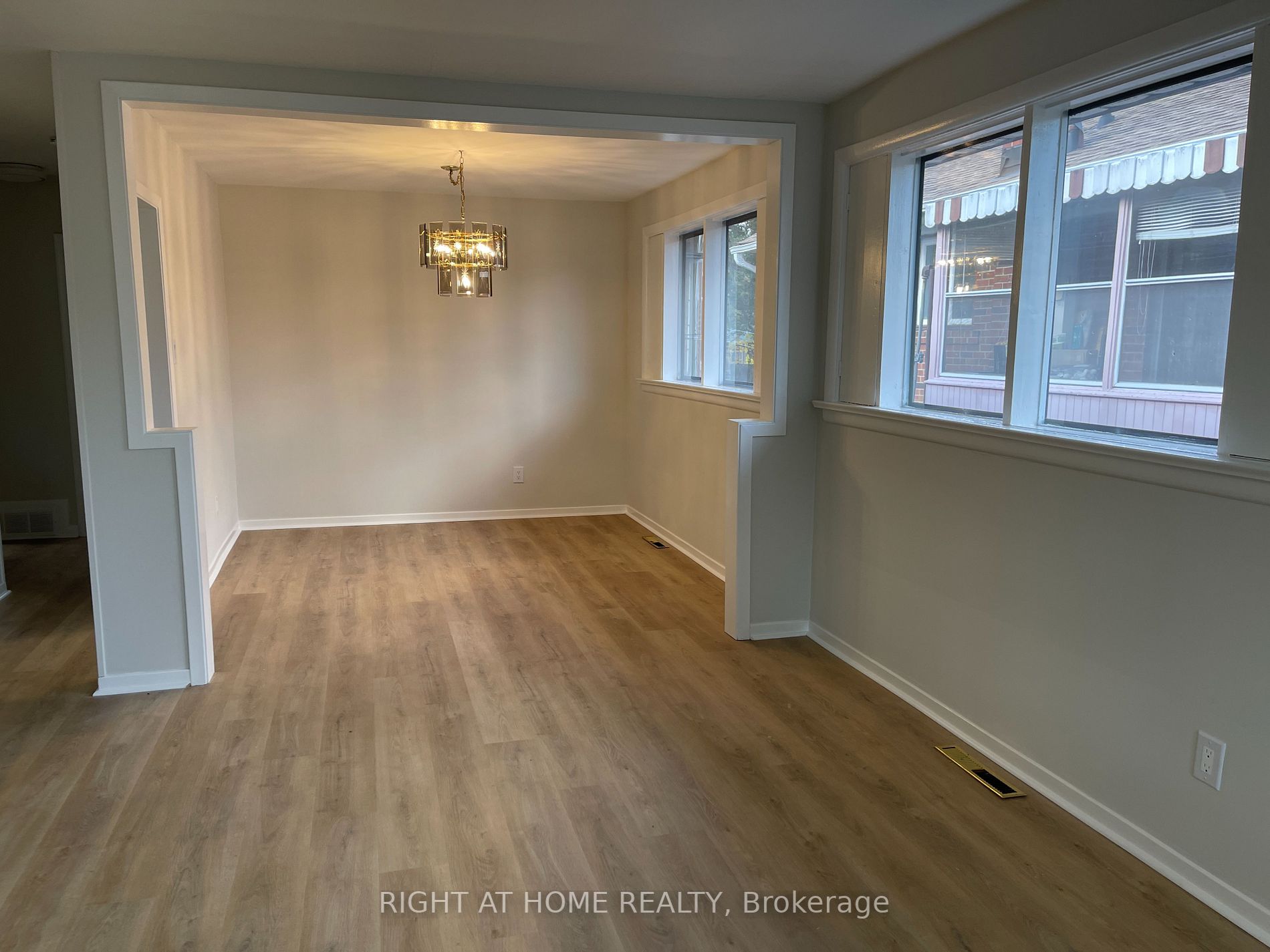 38 Kootenay Cres Main