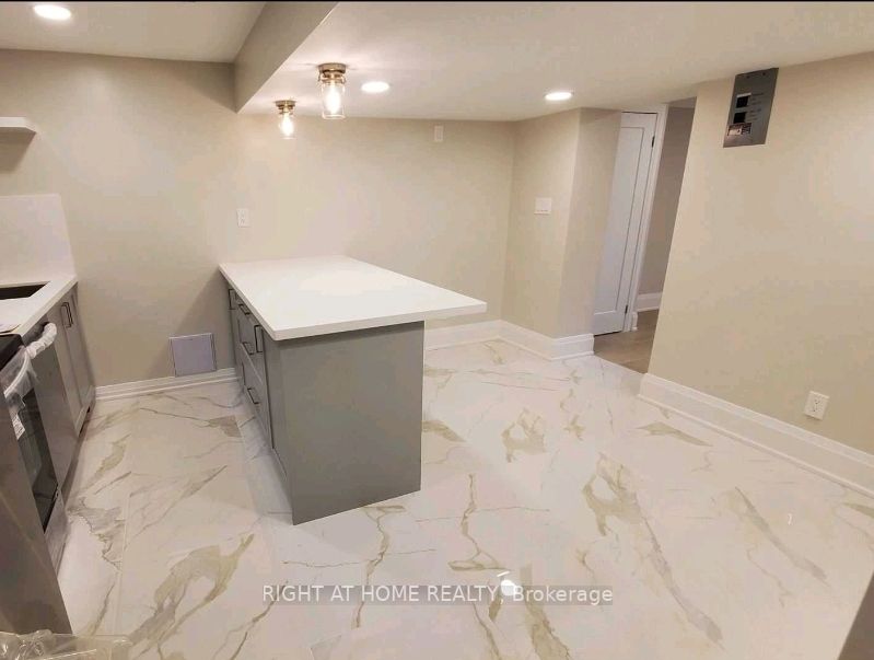 57 Ravenscroft Circ Bsmt