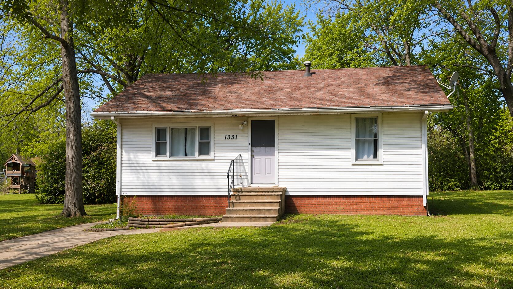1331 N Brown Avenue