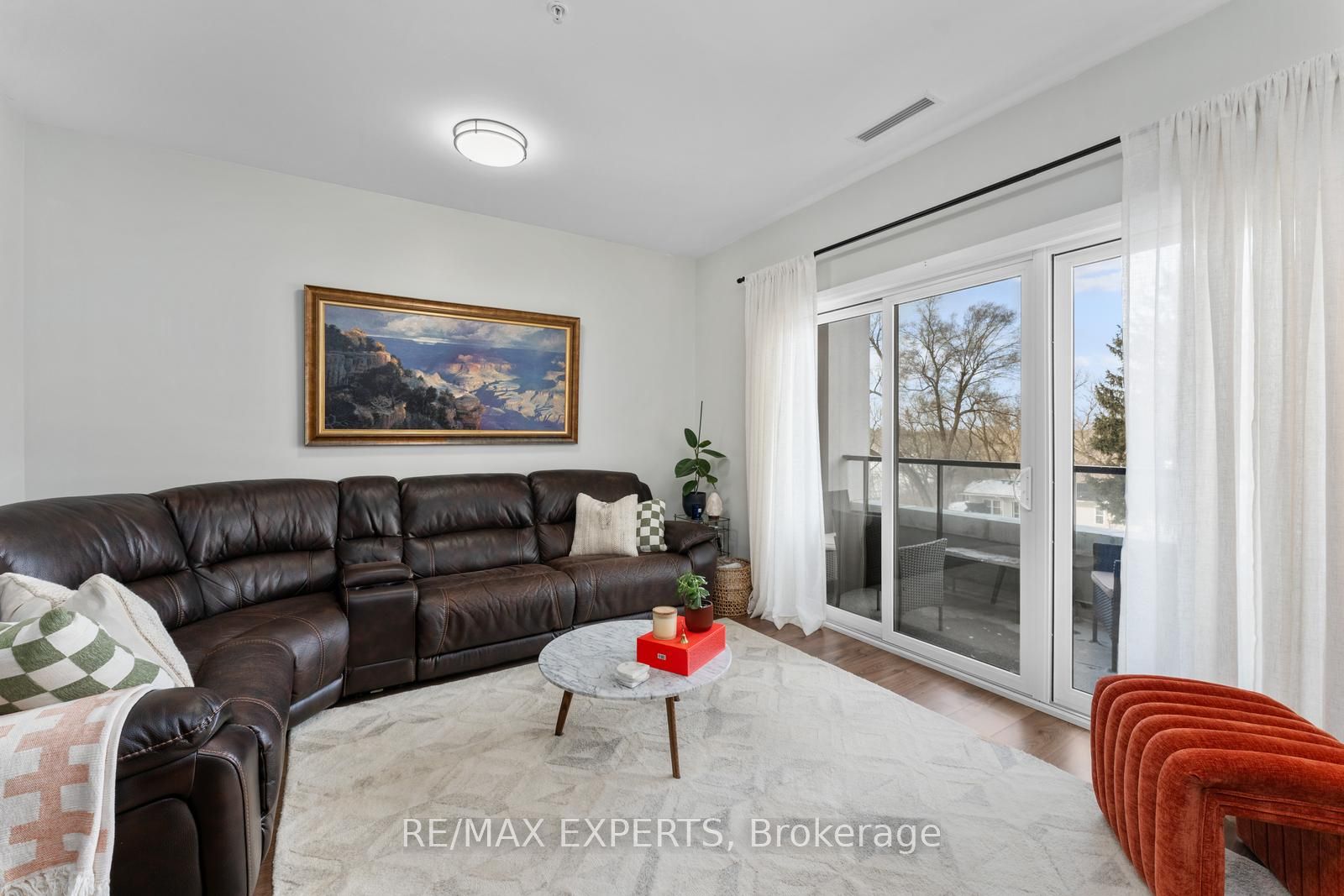 64 S Queen St 205
