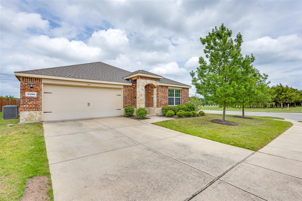 1400 Meadow Creek Drive