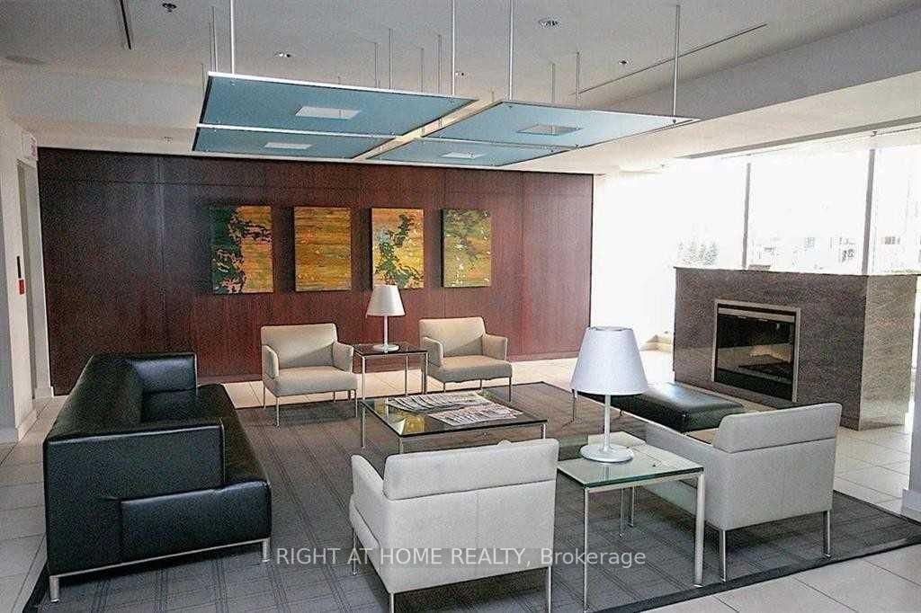 38 Lee Centre Dr Ph307