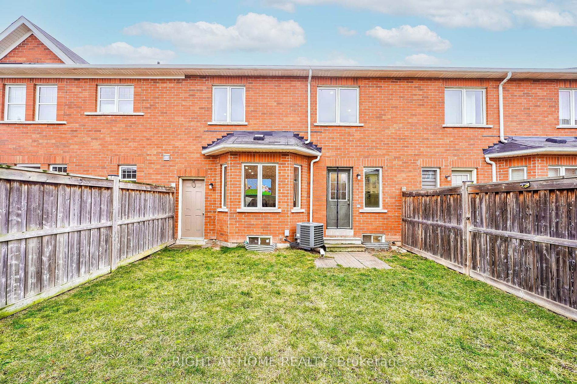 398 Messure Cres