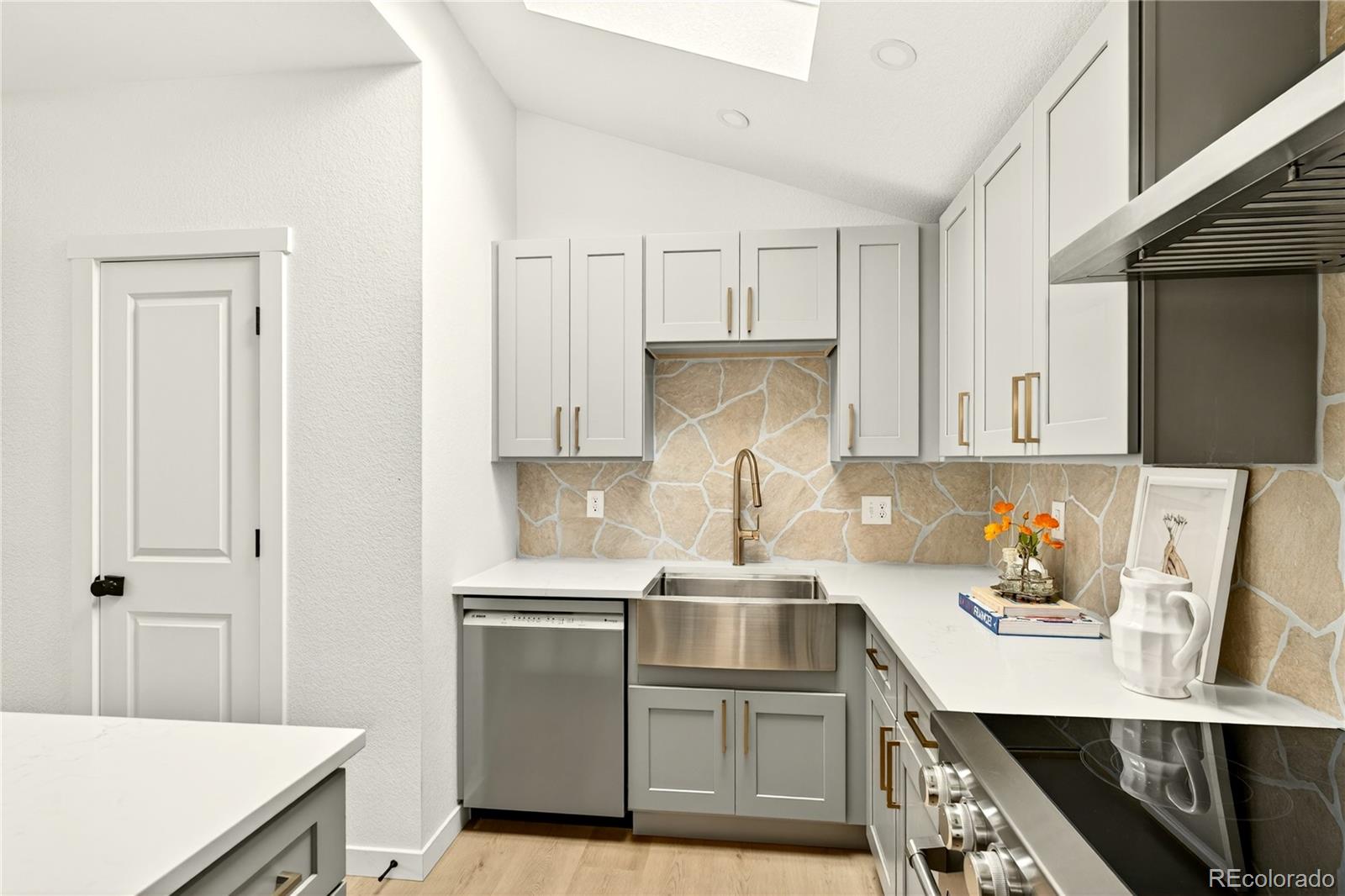 2429 S Leyden Street