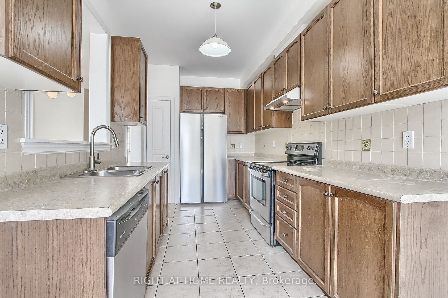 63 Paper Mills Cres