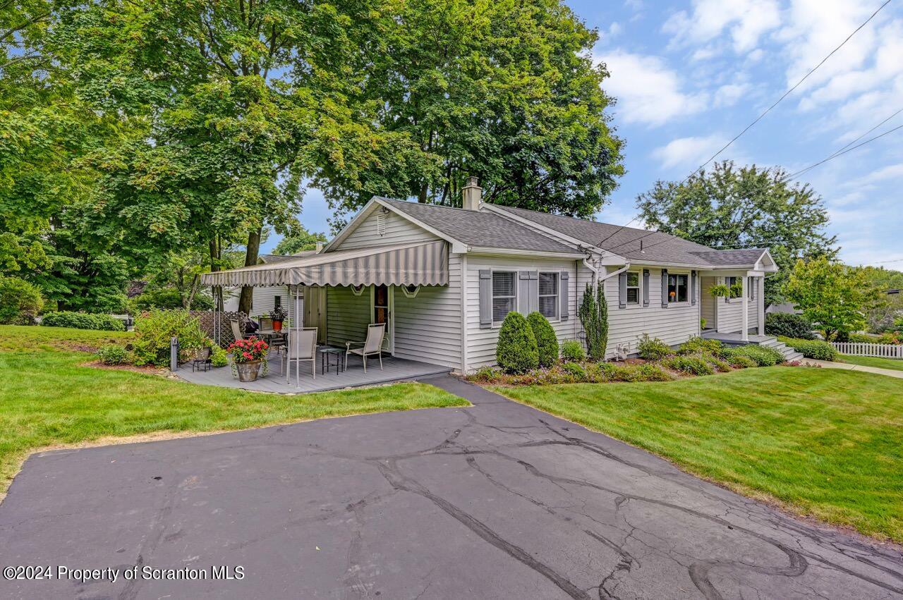 400 Montrose Avenue L113