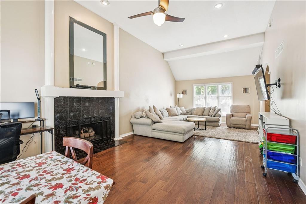 1507 Amesbury Avenue