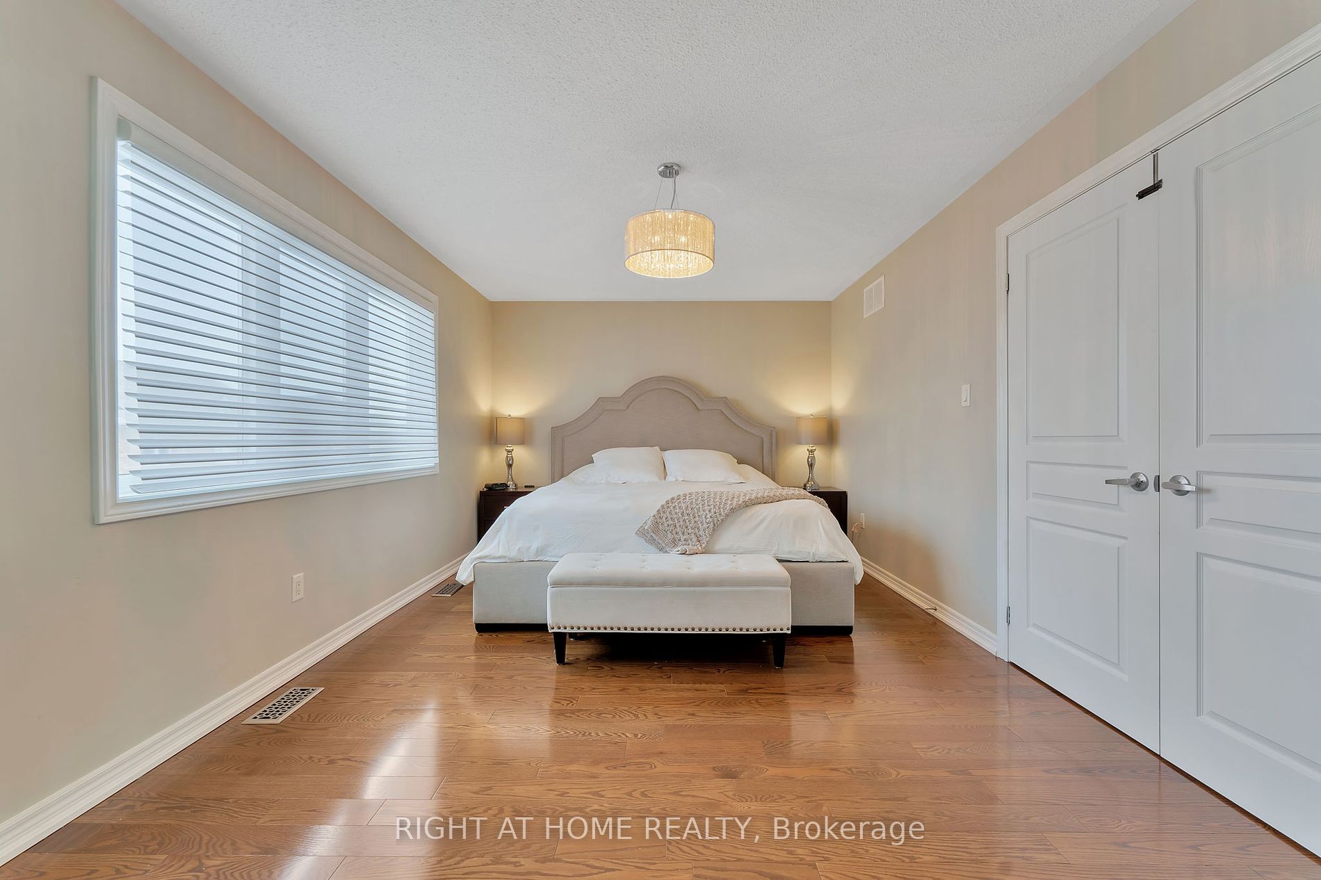 20 Mansard Dr