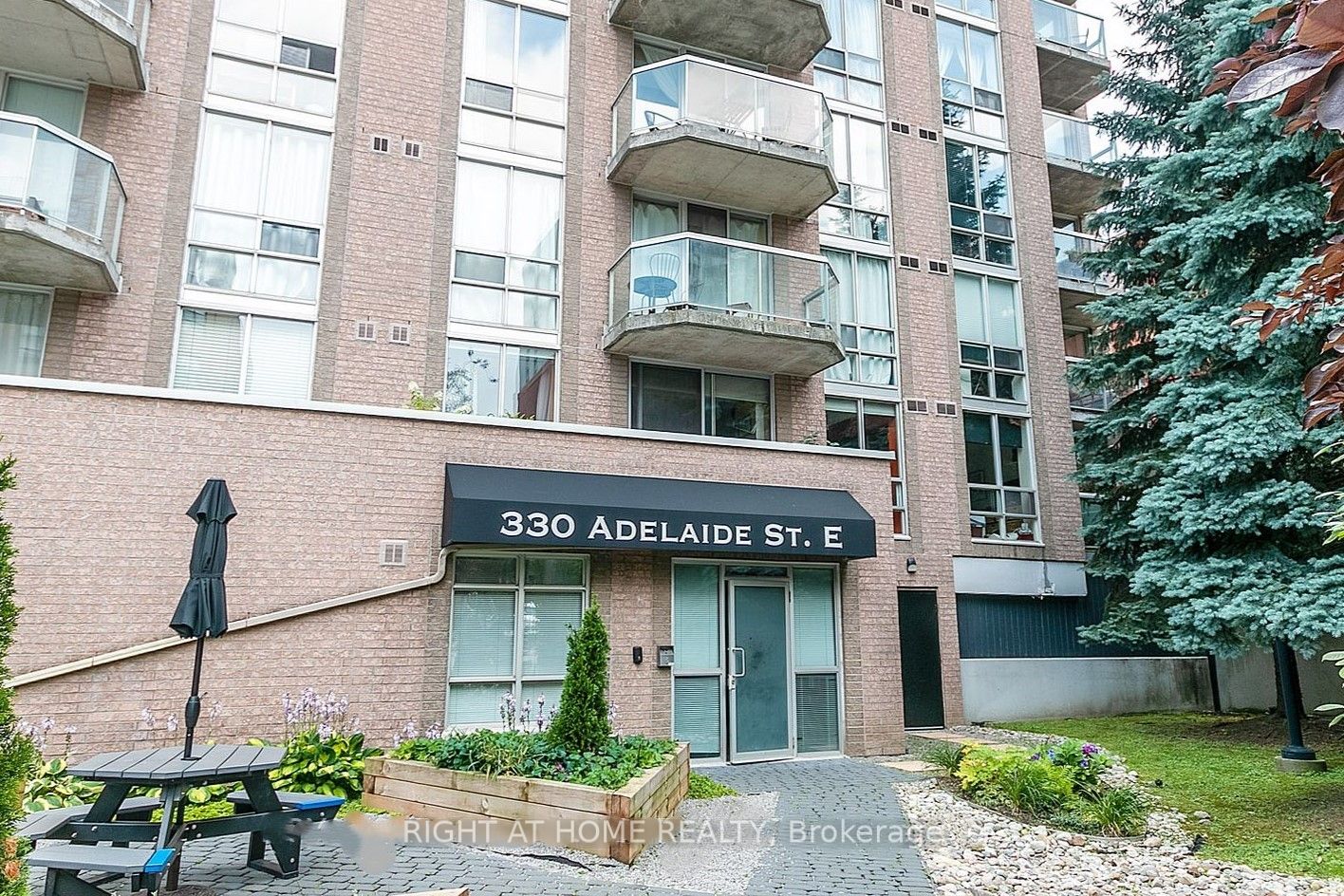 330 E Adelaide St 803