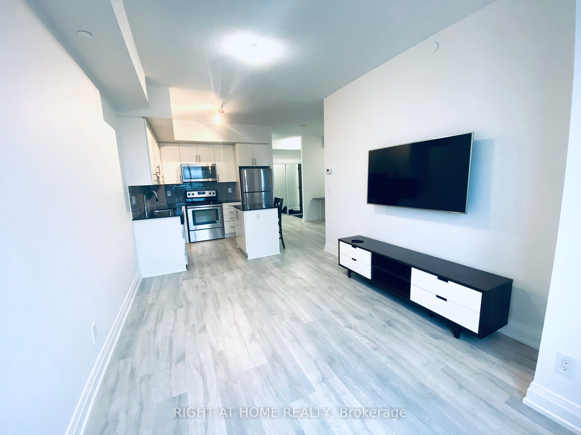 3600 W Highway 7 221