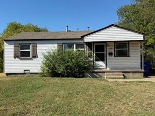This cute 3 bed 1 bath home with large back yard is move in ready.