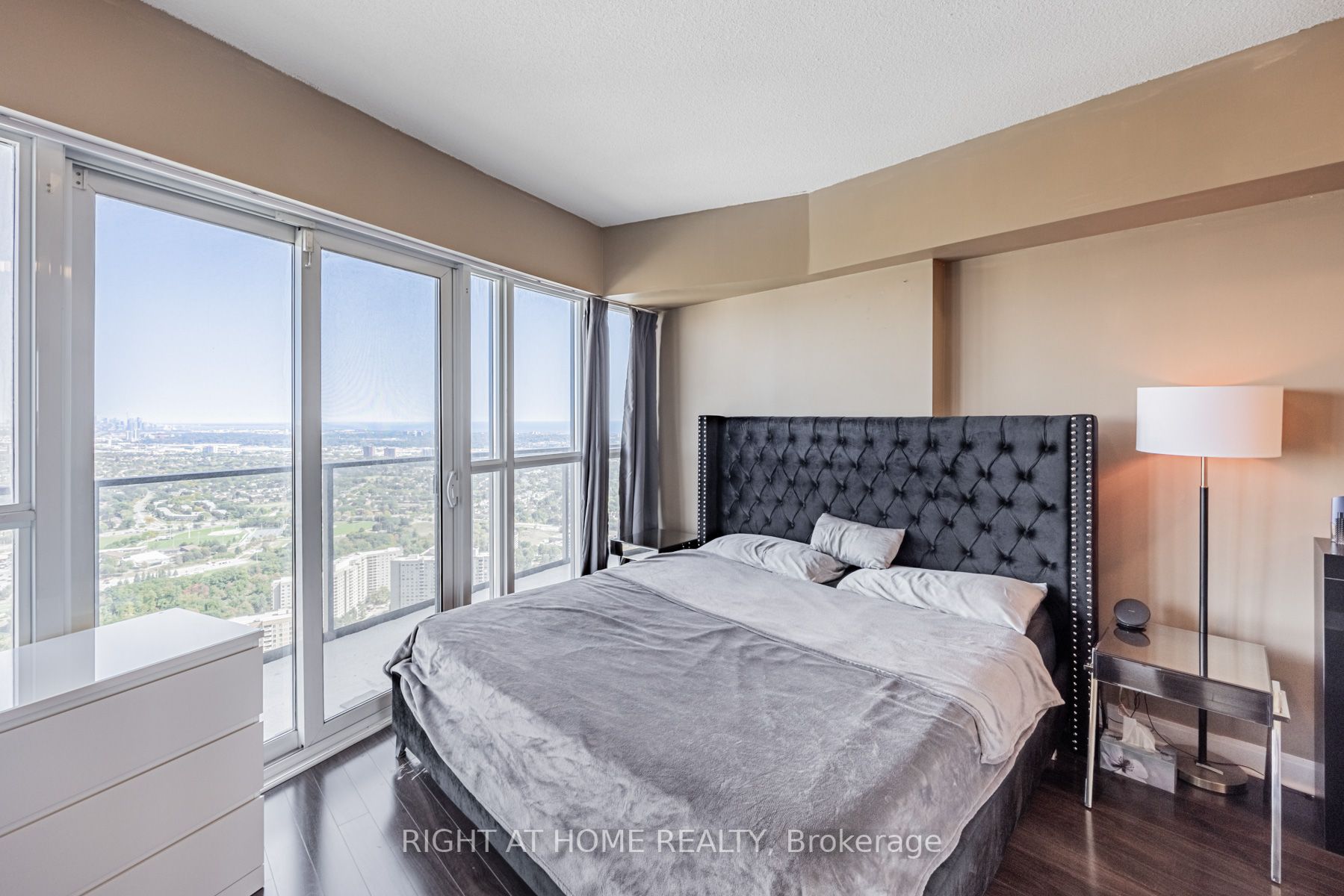 60 Absolute Ave 5208