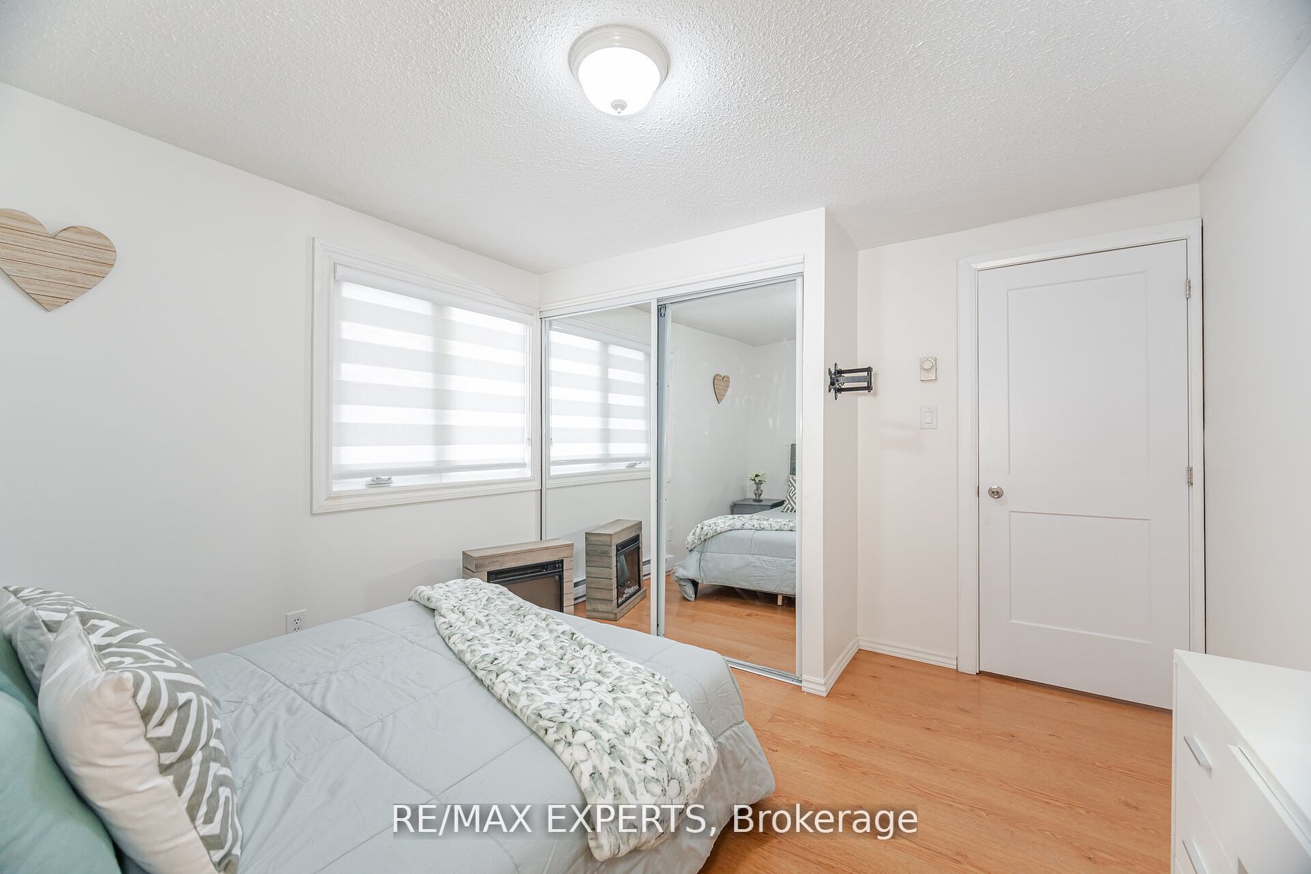 9 Grand River Crt