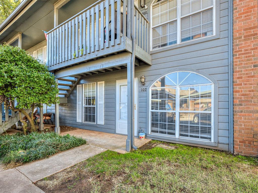 This cute 1 bed, 1 bath condo is the perfect spot for anyone looking for low-maintenance living. The kitchen has everything you need and the cozy living area is ideal for relaxing and hosting friends. The HOA dues include access to the pool, which is located across from the condo.  Conveniently located close to shopping, restaurants, and easy highway access — this one makes everyday living simple and stress-free!