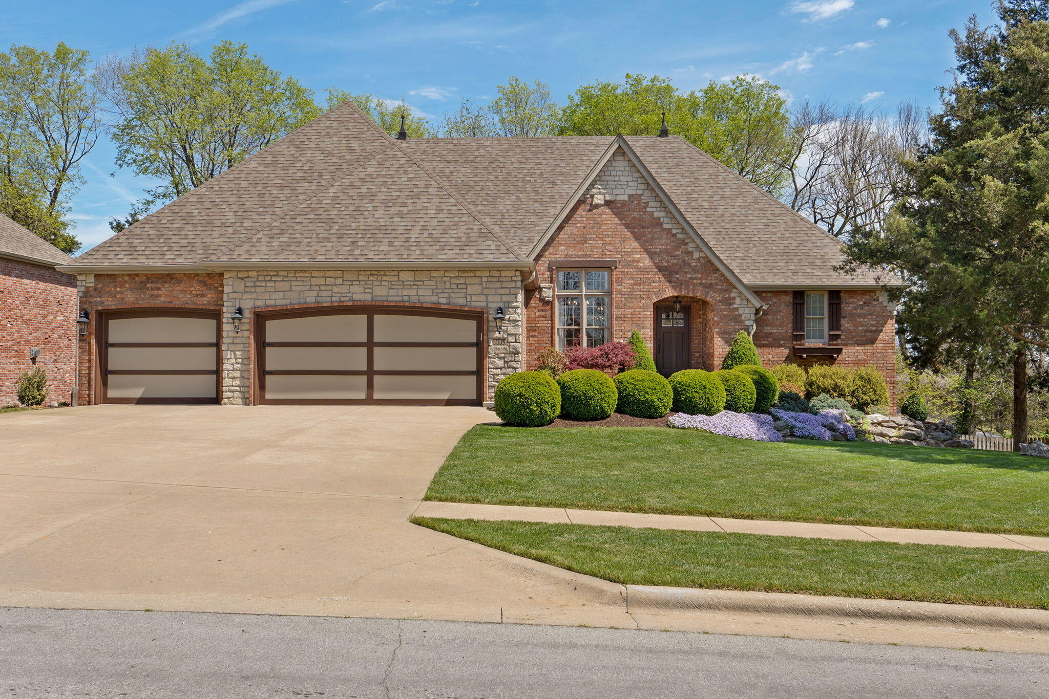 3003 W Cedarbluff Drive