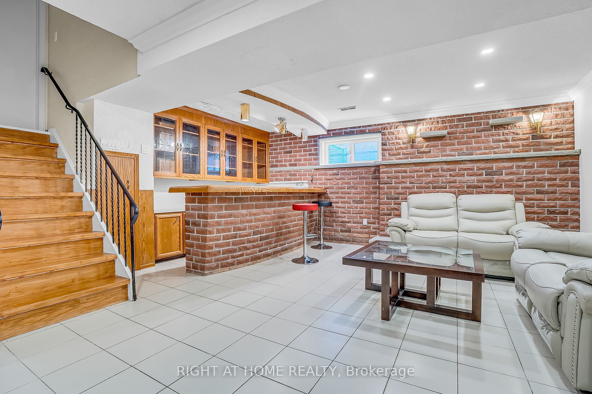 288 Huntsmill Blvd Bsmt