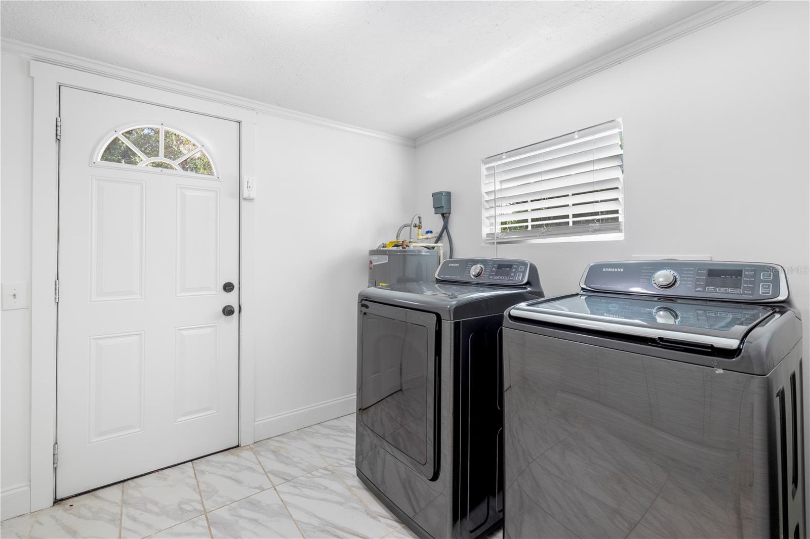 4009 N Seminole Avenue