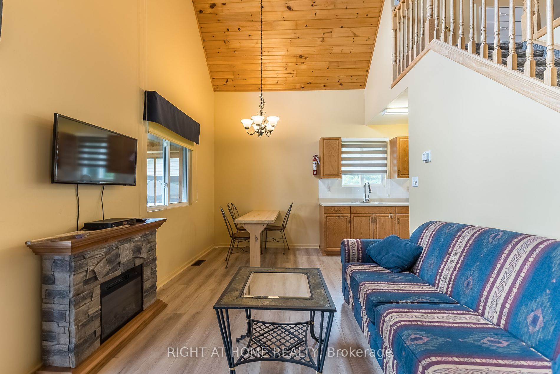 5253 Calabogie Rd