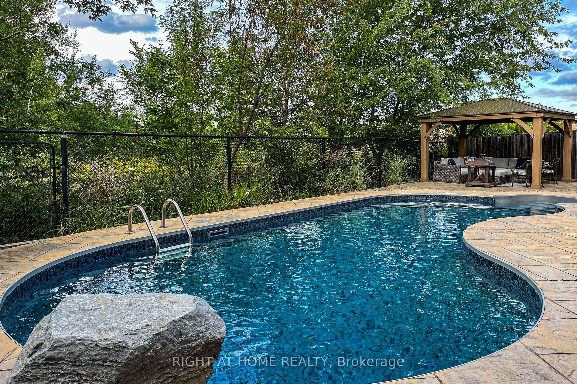 10 Little Rouge Circ