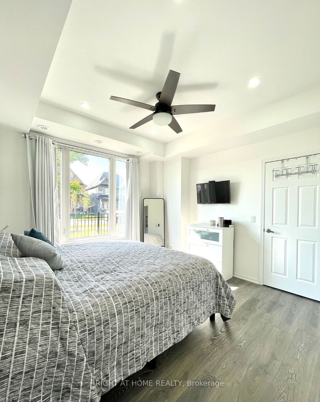 1 E Beckenrose Crt 2