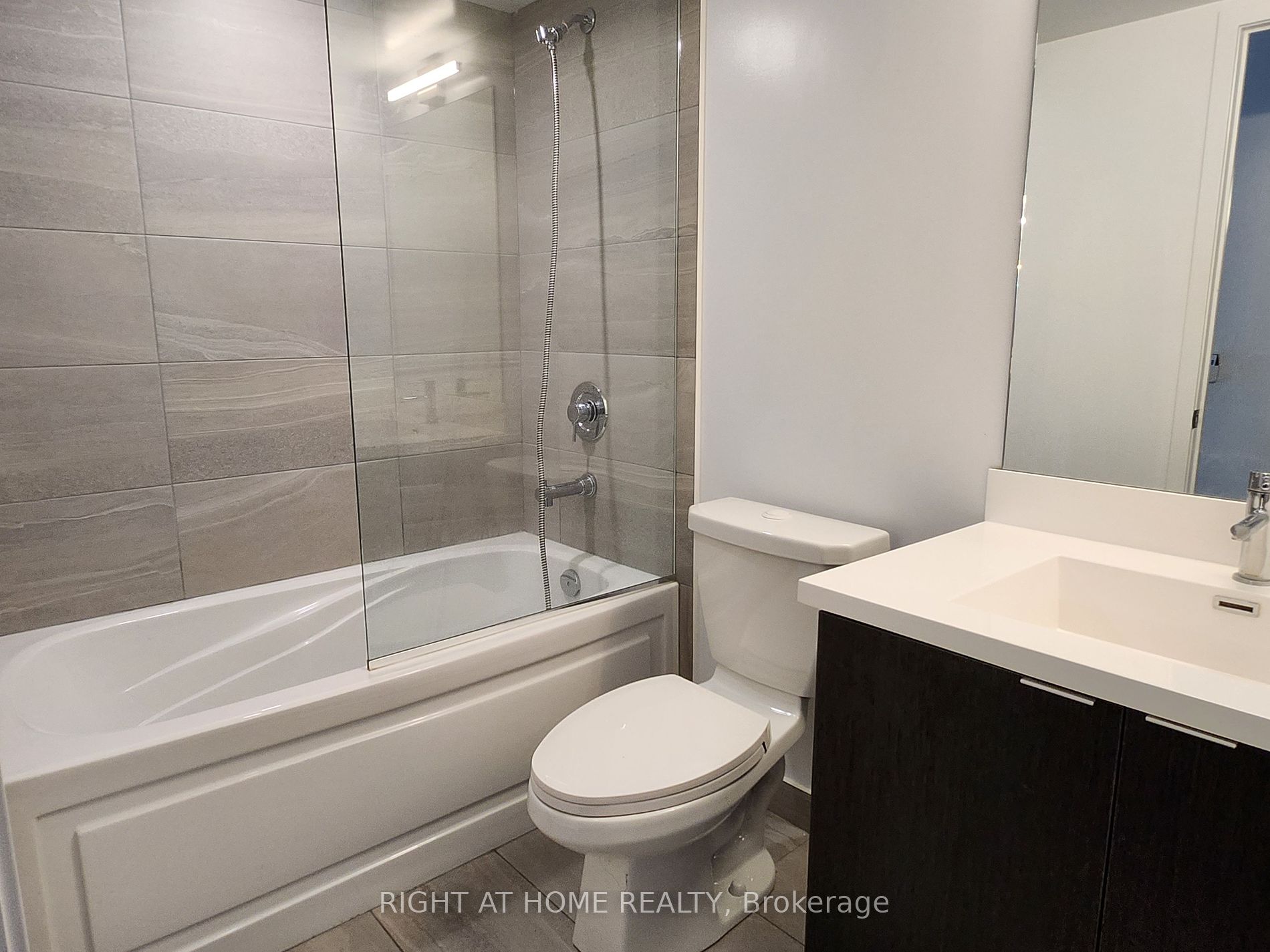 219 E Dundas St 805