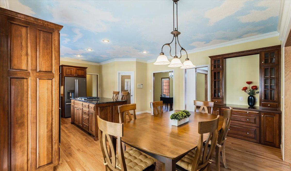 715 Falcon Court