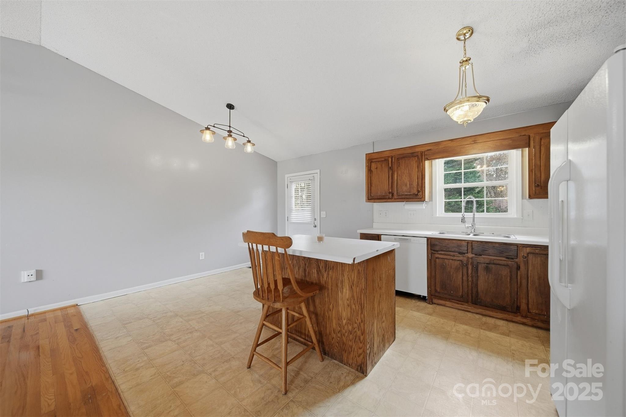 904 Pine Mountain Road