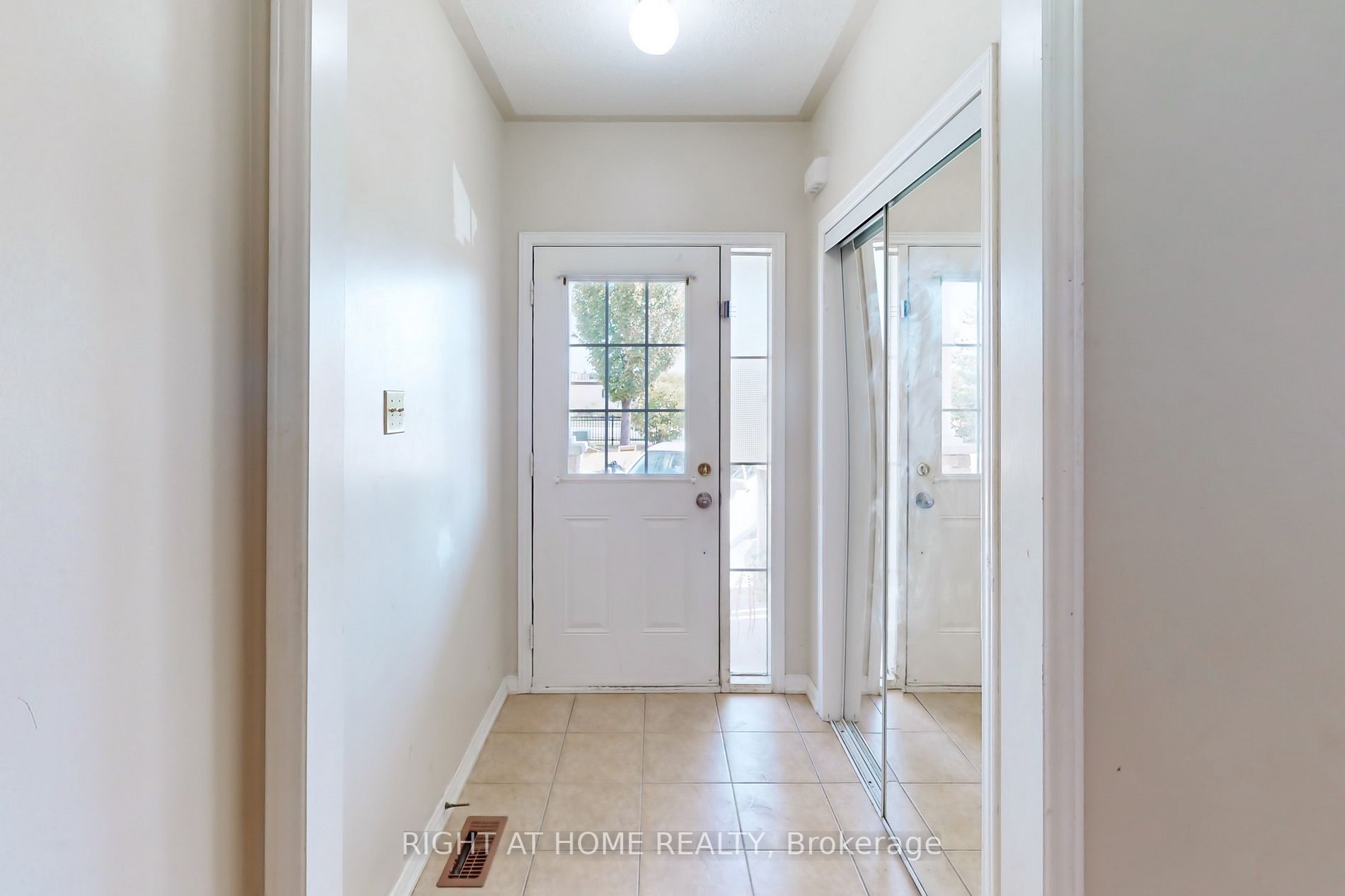 50 Argento Cres Upper