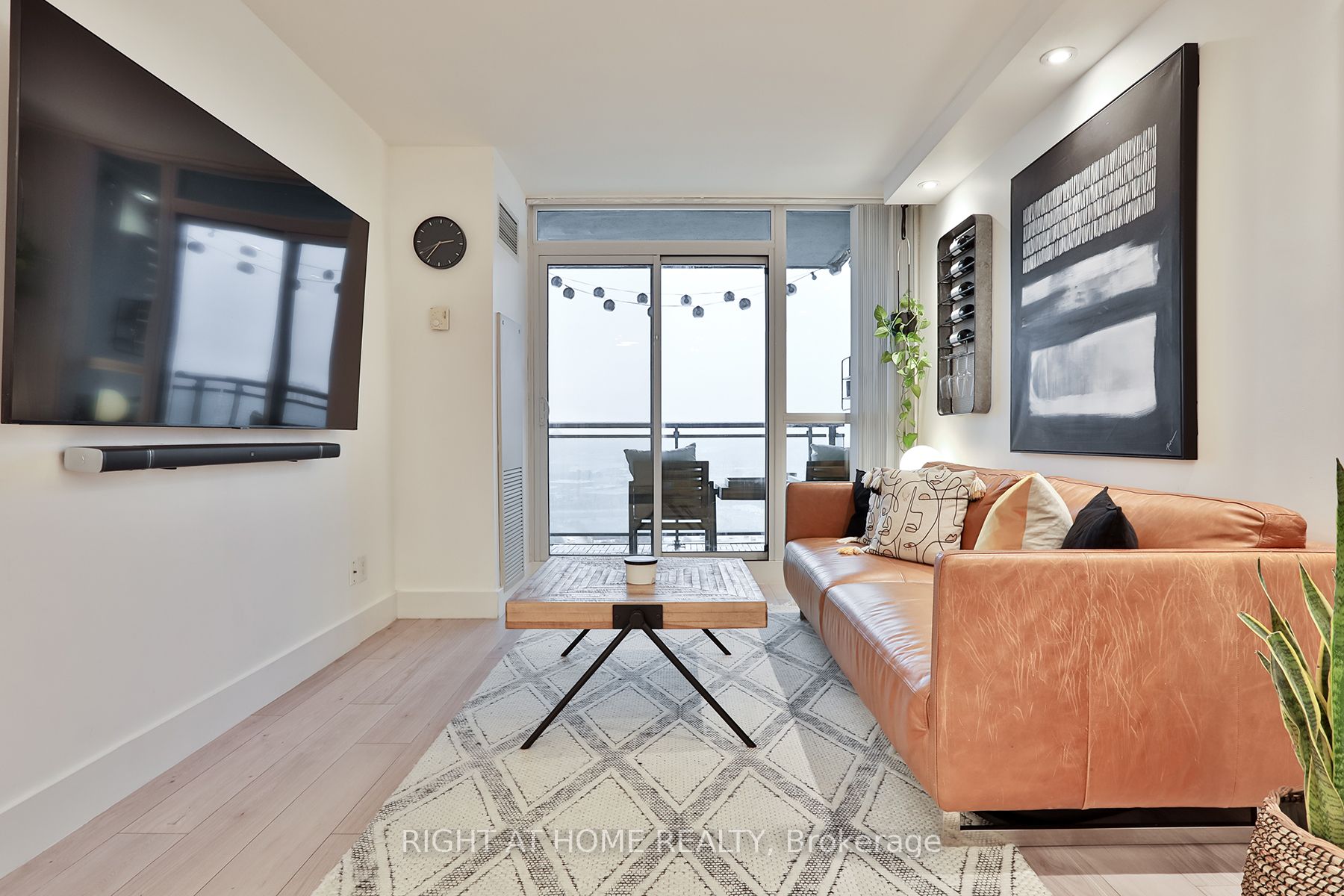 88 Grangeway Ave 2506