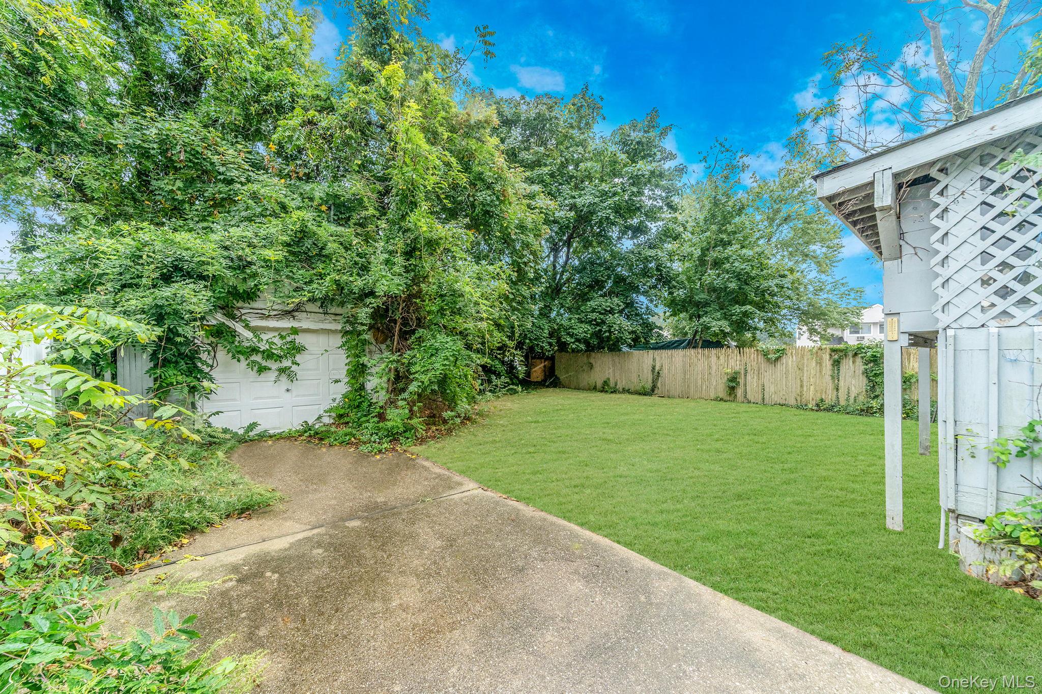 55 E Neck Court