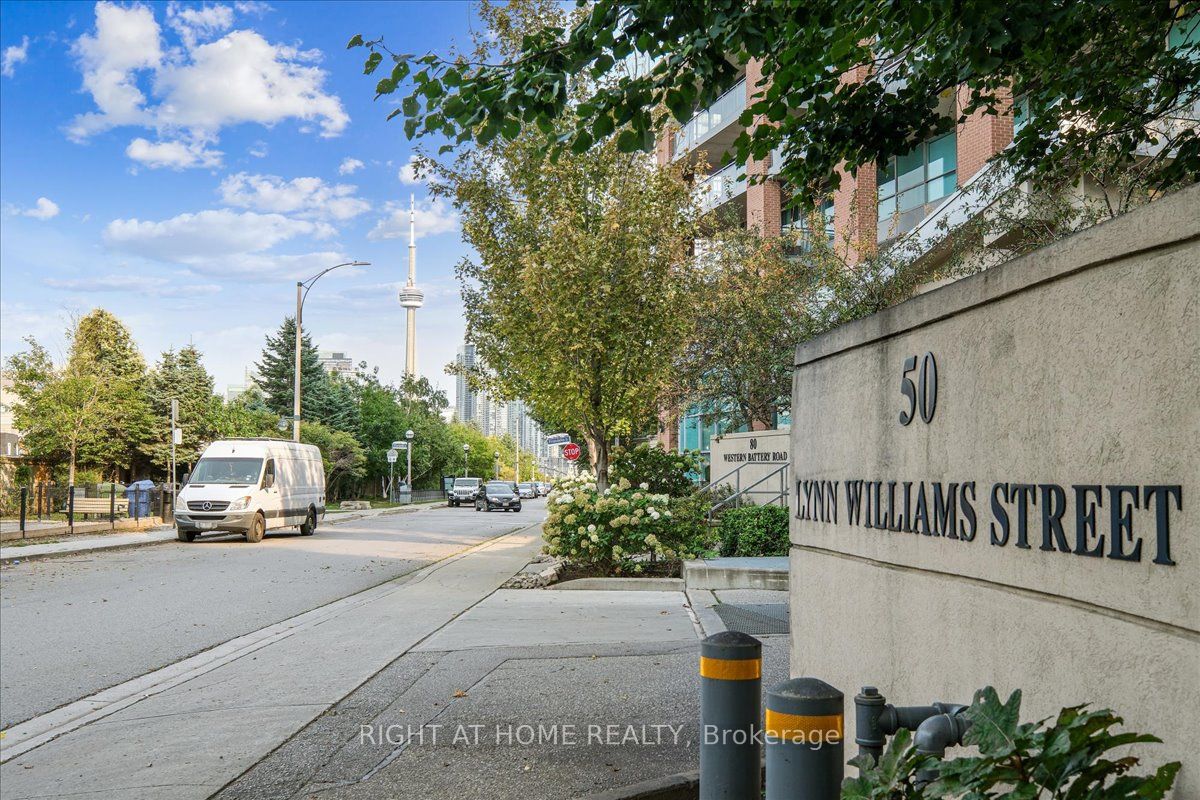 50 Lynn Williams St 812