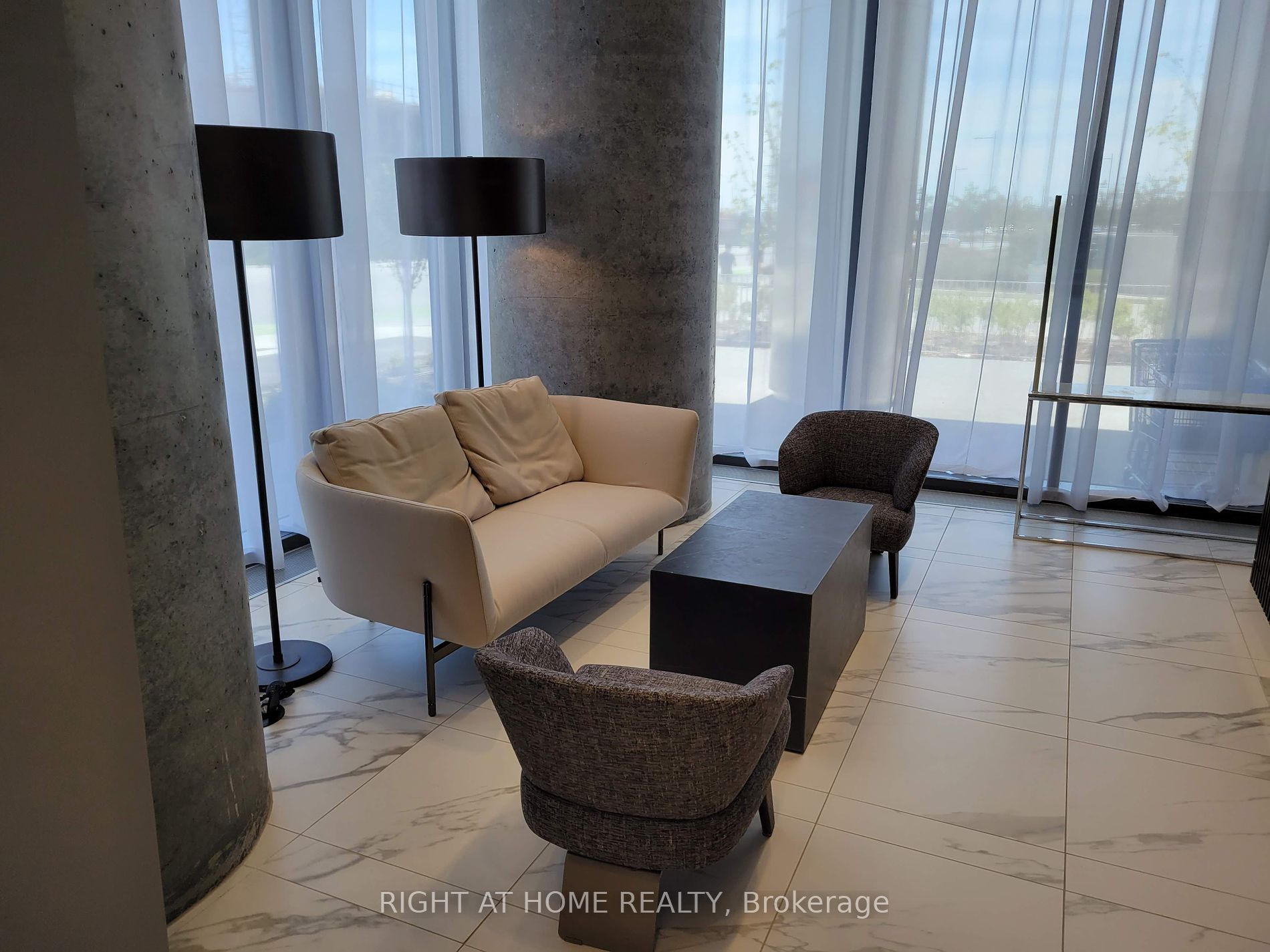 950 Portage Pkwy 6107