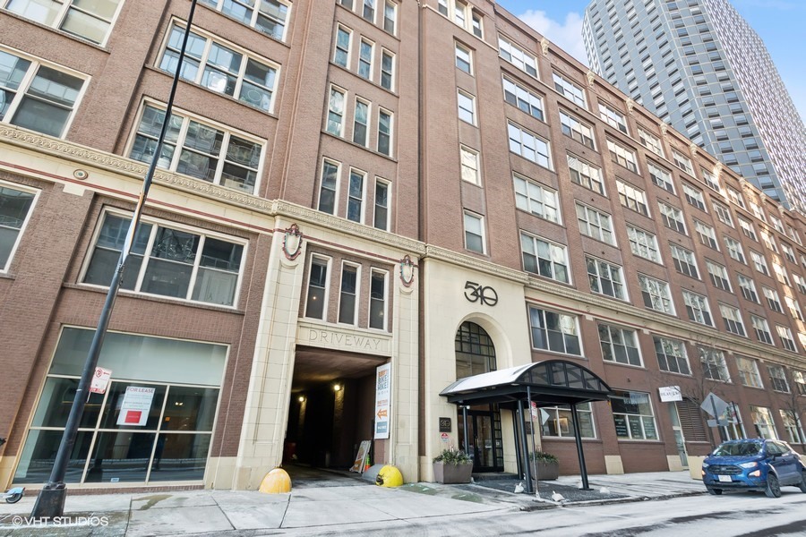 SPECTACULAR 3400 SQ FT TIMBER LOFT W/EXPOSED BRICK WALLS AND 12 FT CEILINGS AND VIEWS OF LAKE AND NAVY PIER. 3 BED PLUS FAMILY ROOM AND ADD'L OFFICE. SUSTAINABLE CORK FLOORING THROUGHOUT CUST DESG. KITCH W/POURED CONCRETE COUNTERS, LIGHTING ABV/BEL CABS, & WINE FRIG. ALL BRICK, 17X16 PRIMARY W/WALL2WALL ORGANIZED CLOSETS! MBA W/DBL SINK, SECOND BATH WITH DEEP SOAKING TUB AND ADDITIONAL POWDER ROOM. SEPARATE LAUNDRY ROOM WITH RARE IN-UNIT WASHER/DRYER.BLDG HAS EXC. RM, 24/7 DRMN, RECENTLY REDONE SUNDECK WITH GORGEOUS VIEWS. ATTACHED PARKING AVAILABLE FOR LEASE. THIS IS A RARE OPPORTUNITY TO OWN THE LARGEST UNIT IN THE BUILDING AND AN INCREDIBLE VALUE AT LESS THAN $300/SQ FT!