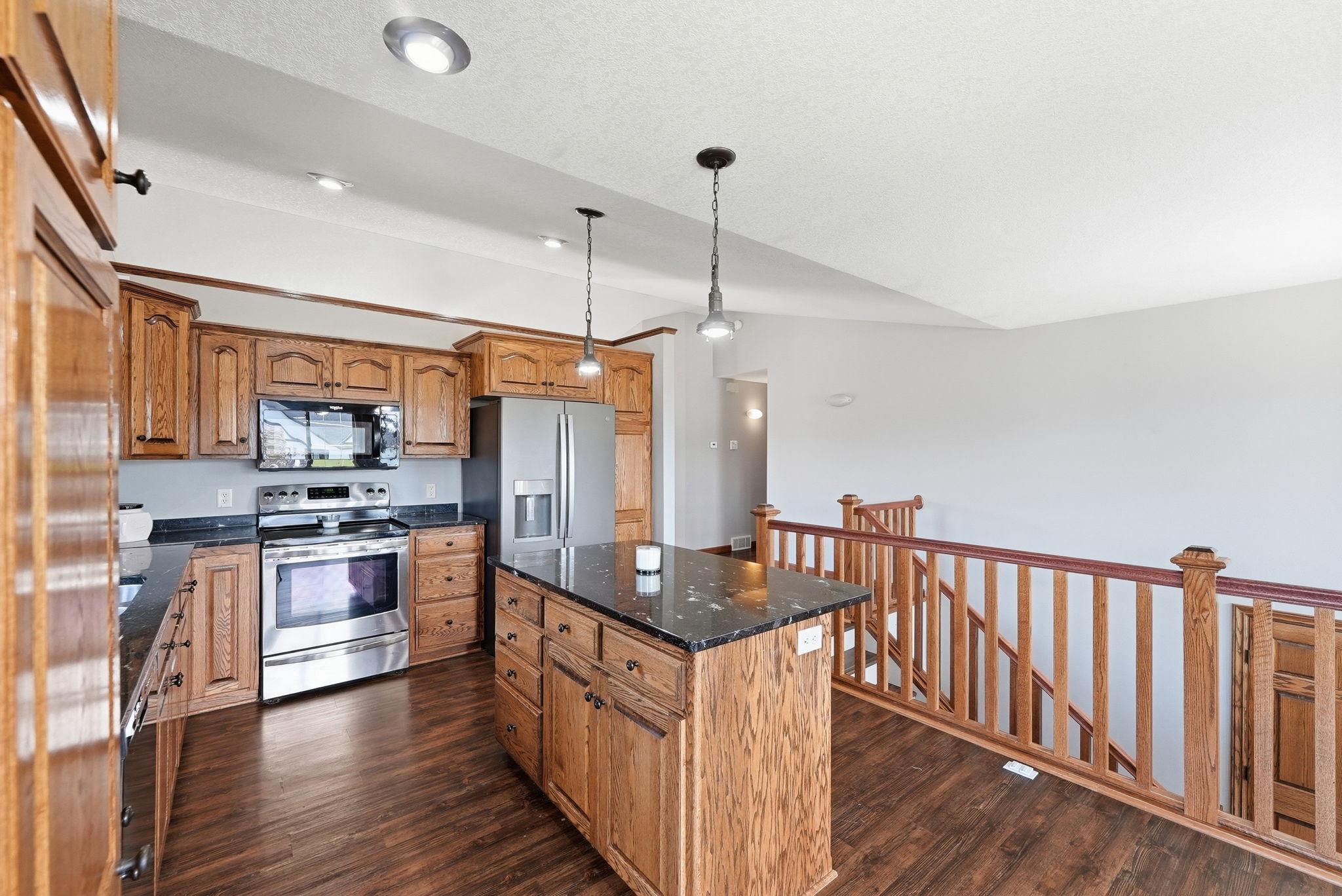 1306 Iris Lane NE