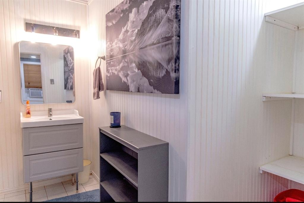 389 Hillcrest Circle