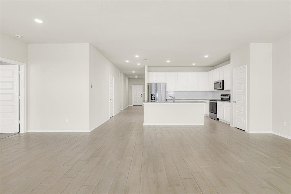 949 Ravenwood Lane