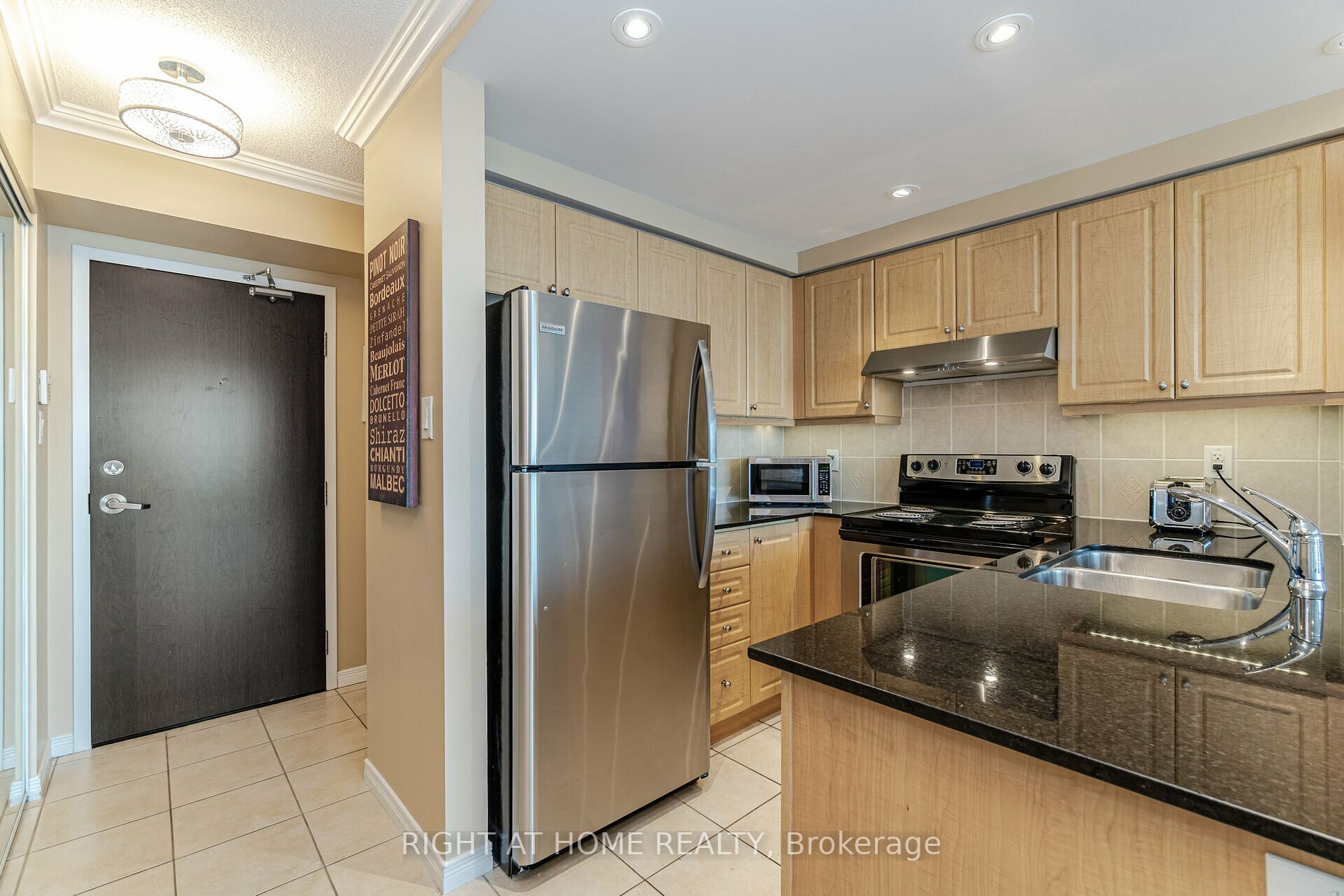 9 N George St 1303
