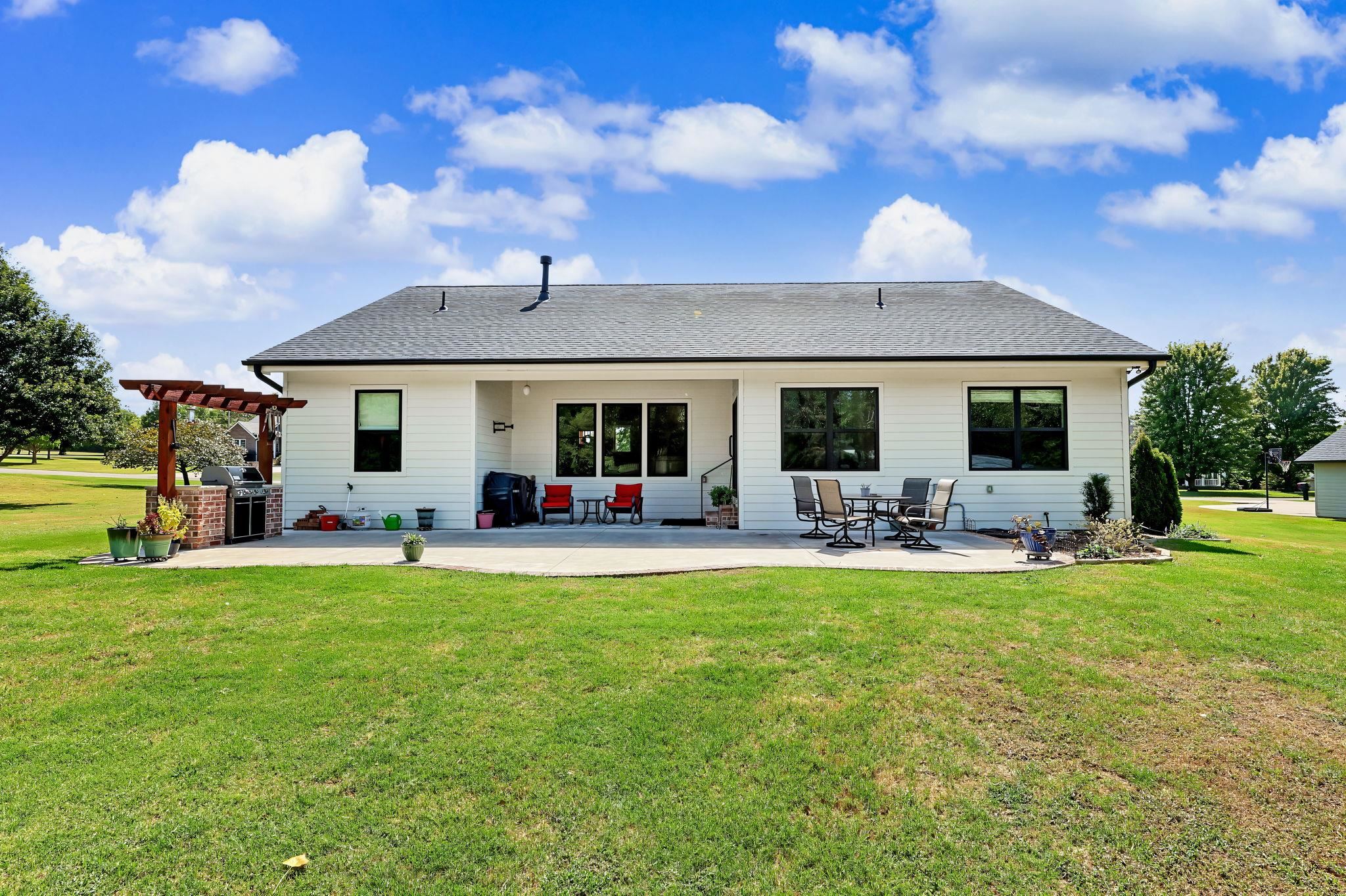 2116 Eastridge