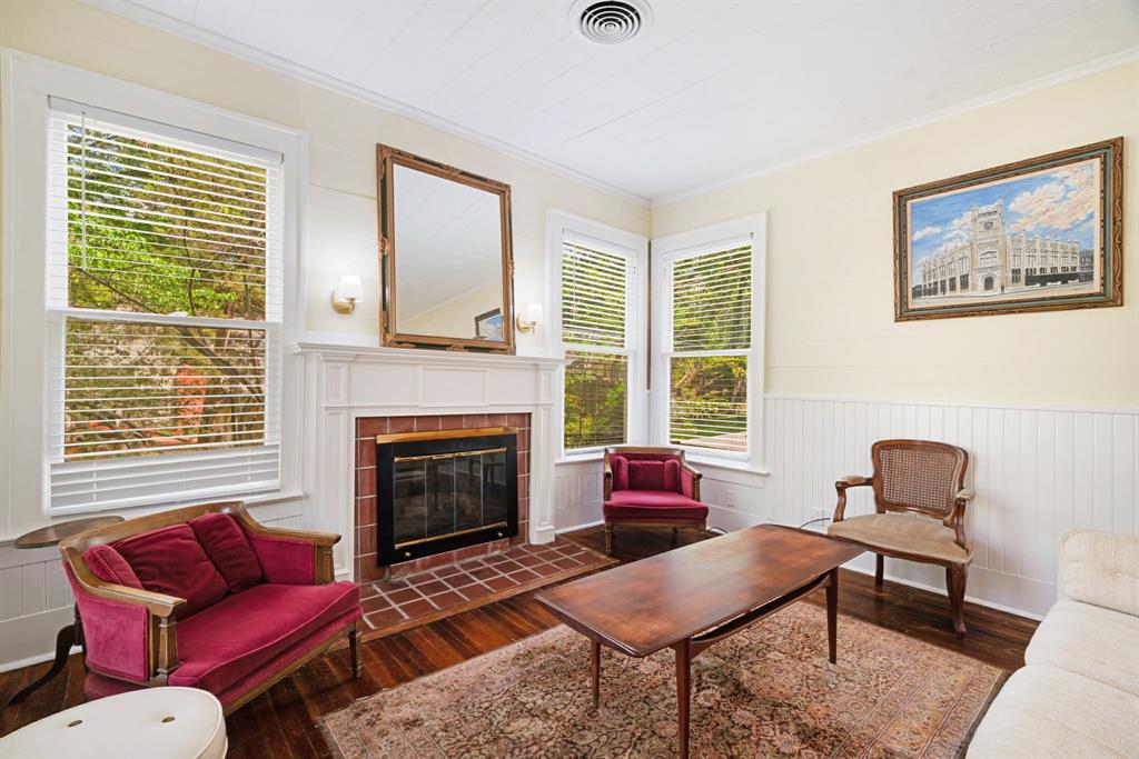 2240 Hubbard
