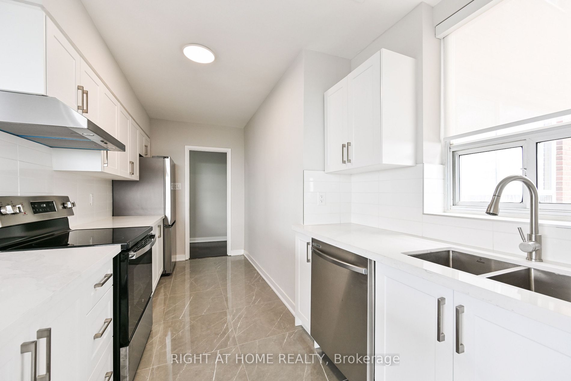780 W Eglinton Ave 606