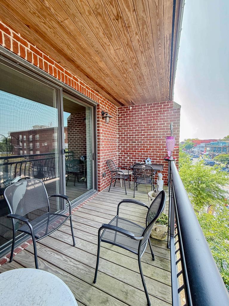 300 Mason Ave 3H