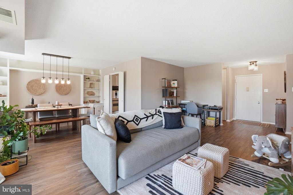 309 Yoakum Parkway 603