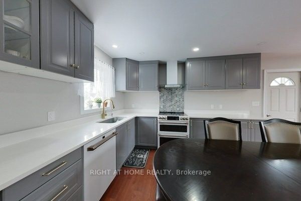 98 Main St
