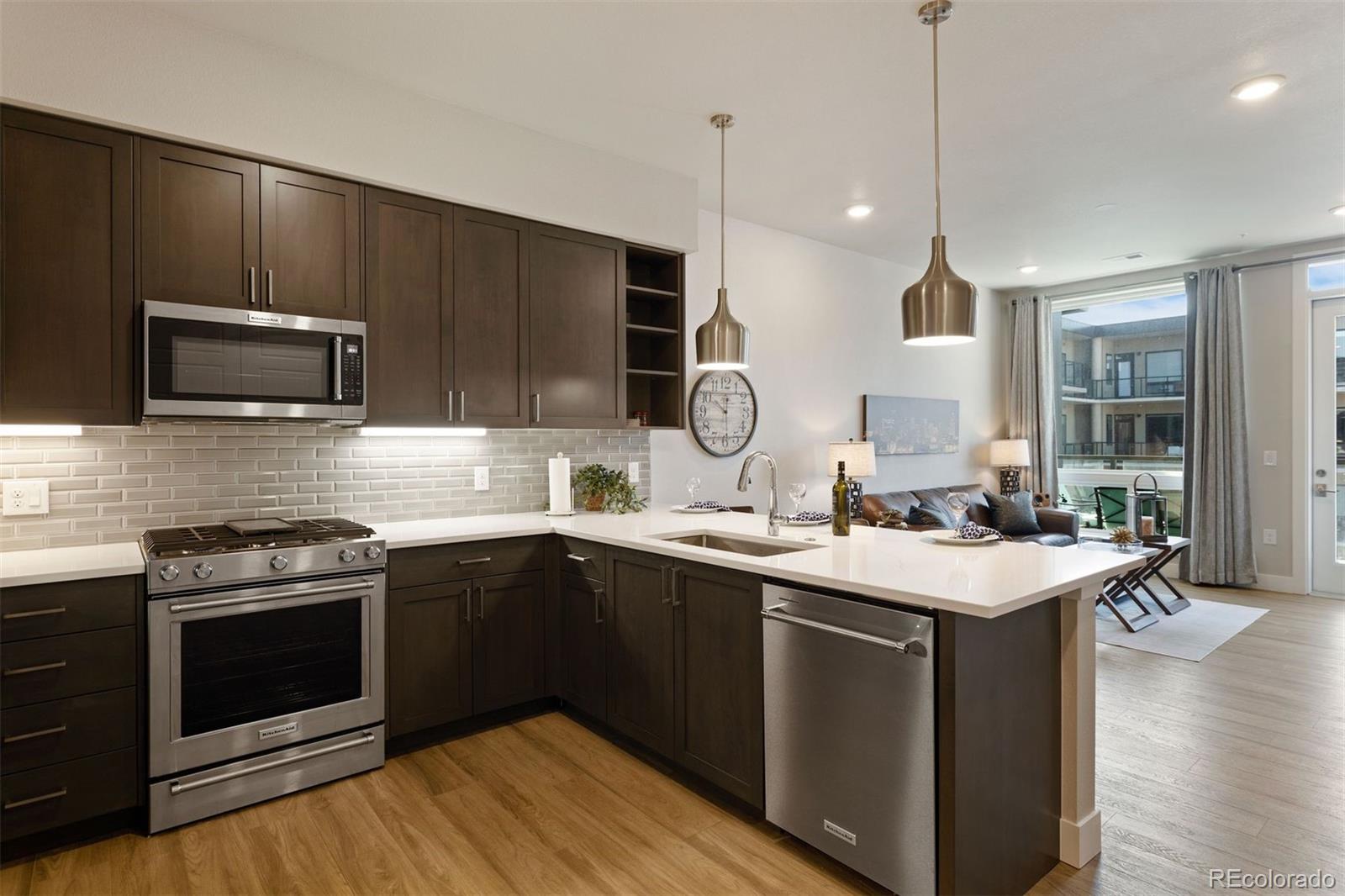 20 N Wilcox Street 621