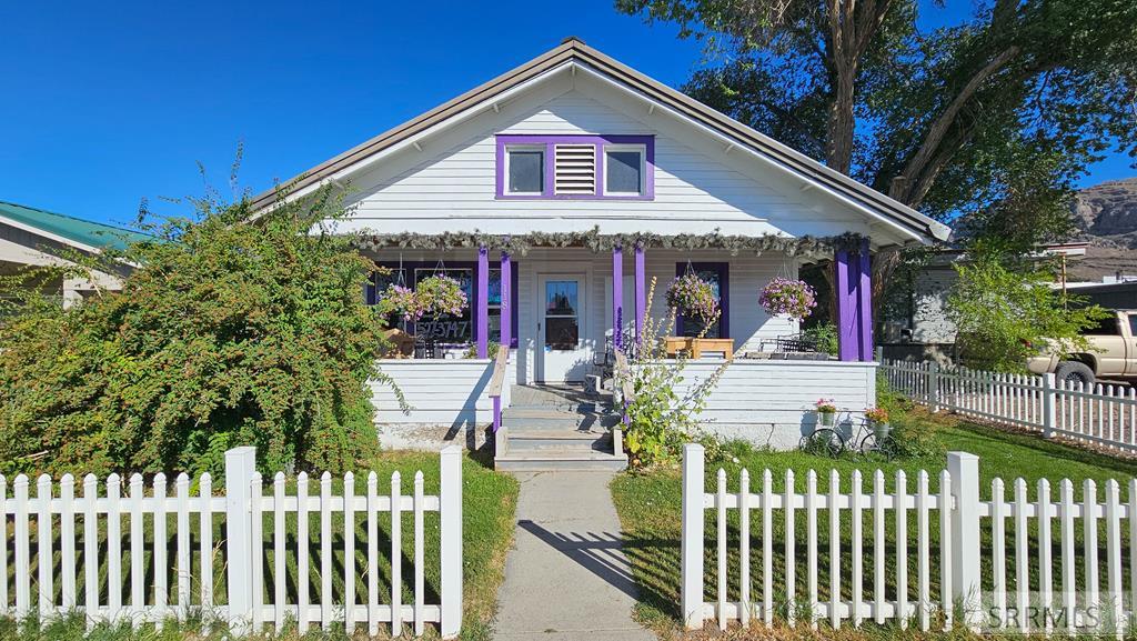 120 Lost River Avenue