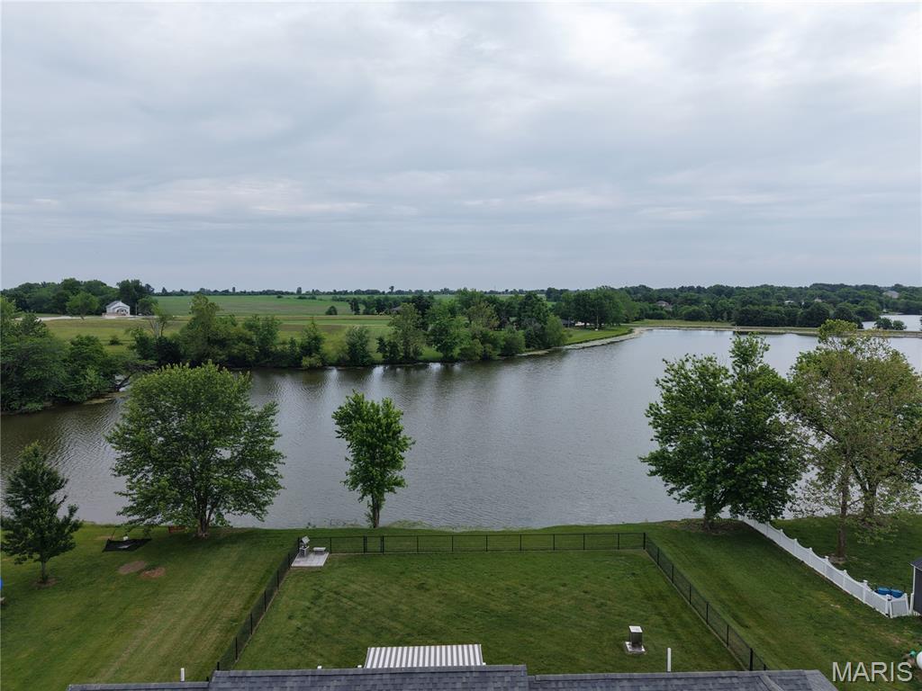 11214 W Lakeshore Drive