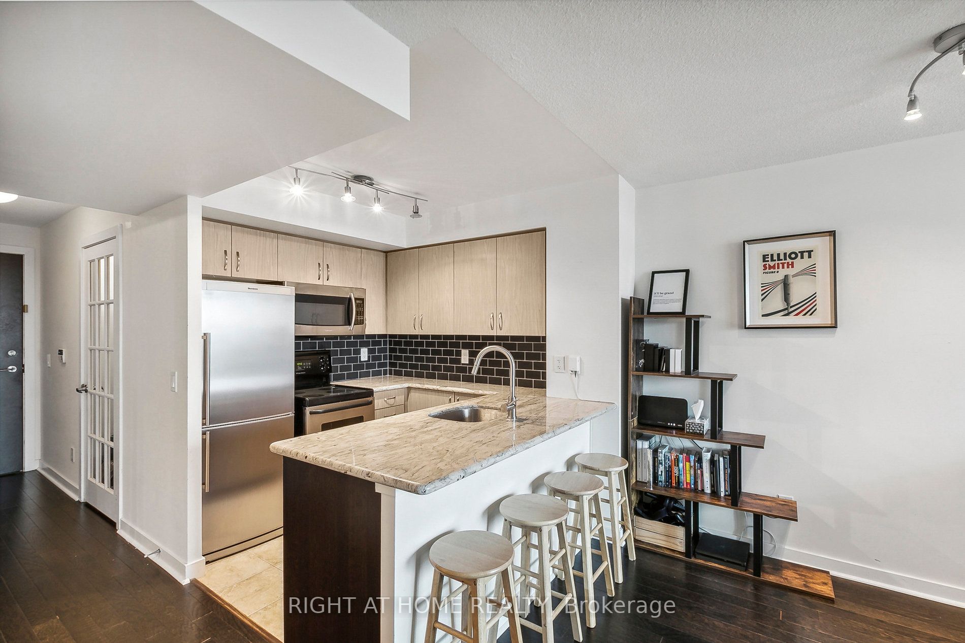 50 Lynn Williams St 1506