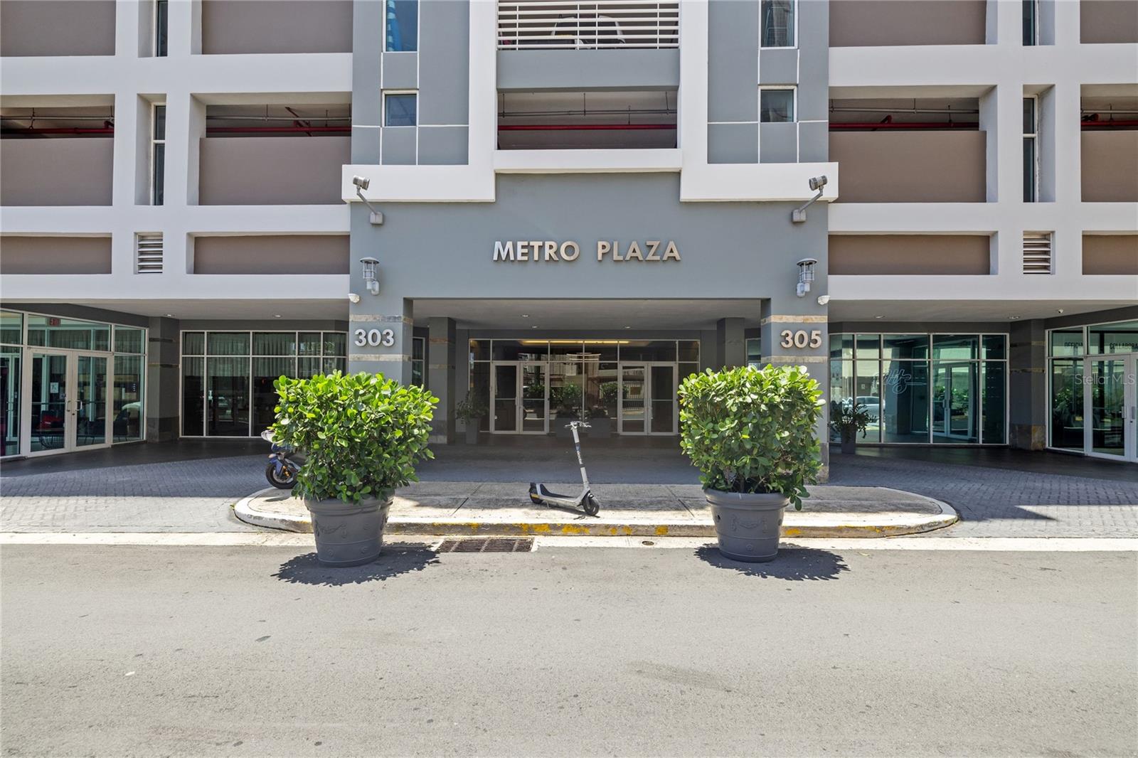 Experience the pinnacle of urban living in this immaculate, move-in-ready residence located in the heart of Santurce at the prestigious Metro Plaza. This inviting 2-bedroom, 2-bathroom apartment is in mint condition, offering a seamless blend of modern comfort and metropolitan convenience. Designed with a functional layout that maximizes space and natural light, this home provides a sophisticated sanctuary perfect for those seeking a vibrant, low-maintenance lifestyle in the city's most attractive neighborhood.