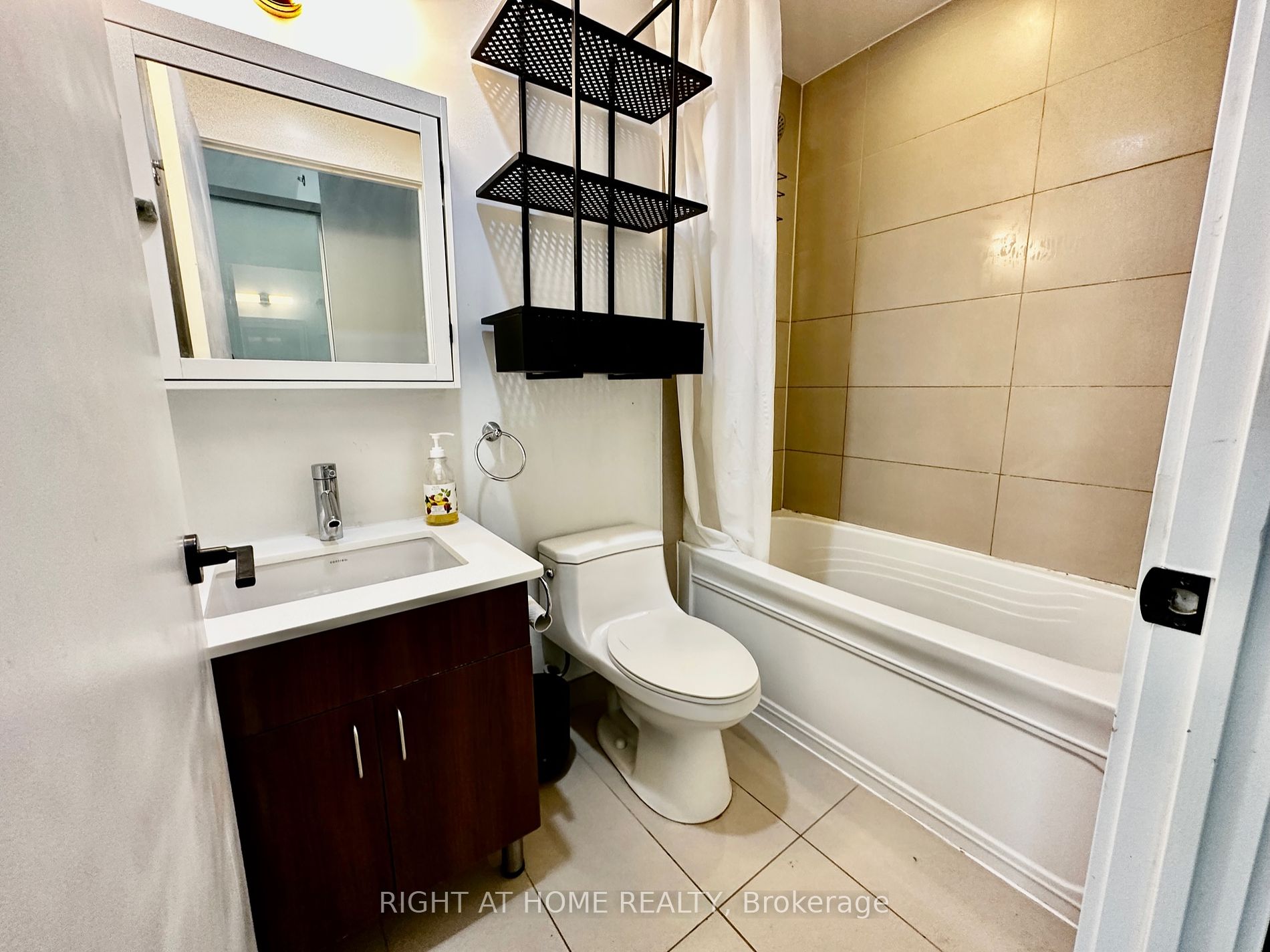 426 University Ave 1010