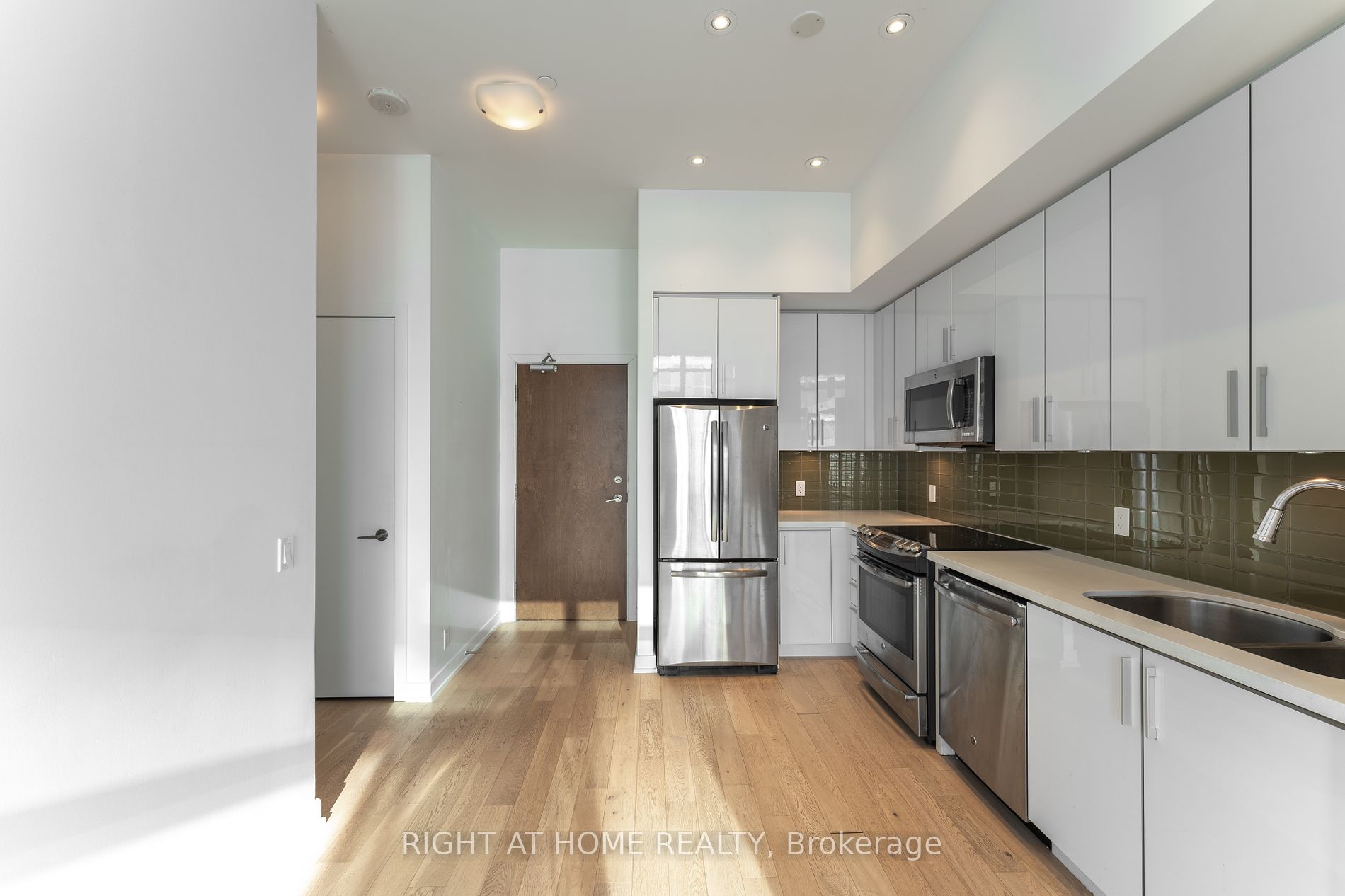 2212 W Lake Shore Blvd Ph06